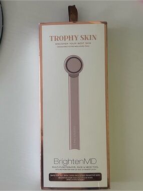 Trophy Therapy BrightenMD 4-1 LED light Therapy Device